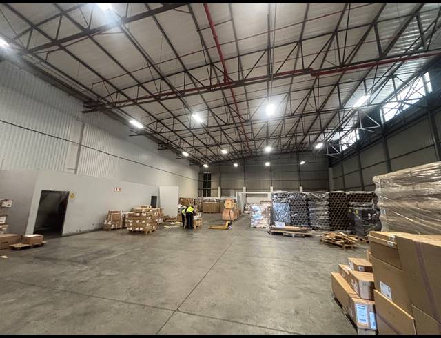 3,213M² WAREHOUSE TO LET IN AIRPORT INDUSTRIA